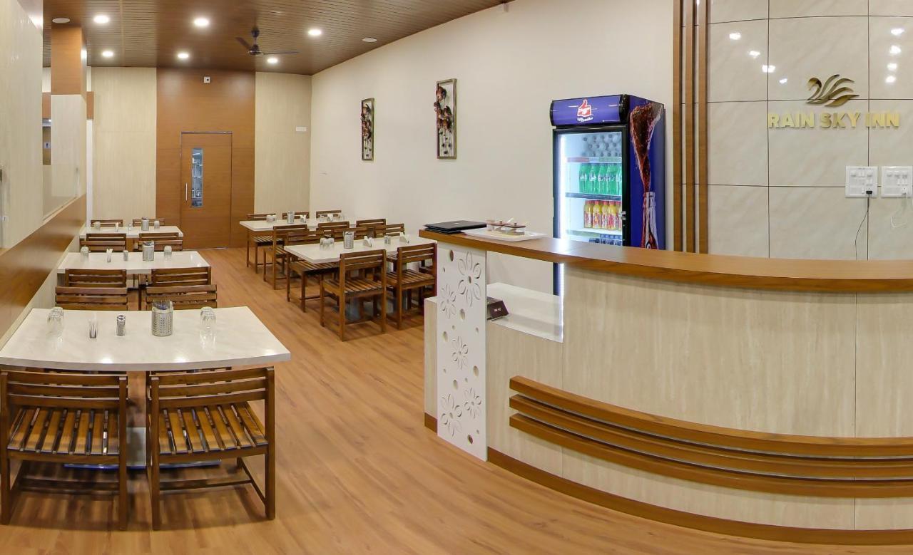 Hotel Rain Sky Inn Lonavala Bagian luar foto