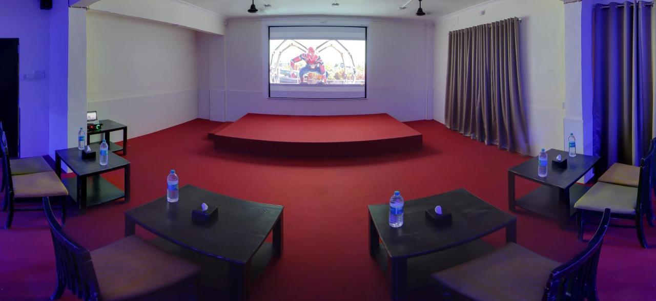 Hotel Rain Sky Inn Lonavala Bagian luar foto
